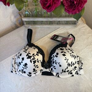 Maidenform Extra Coverage T-Shirt Bra. Underwire. Size 38C Black and White